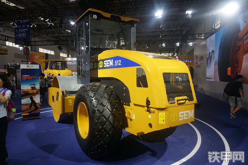 山工sem512压路机展会( )