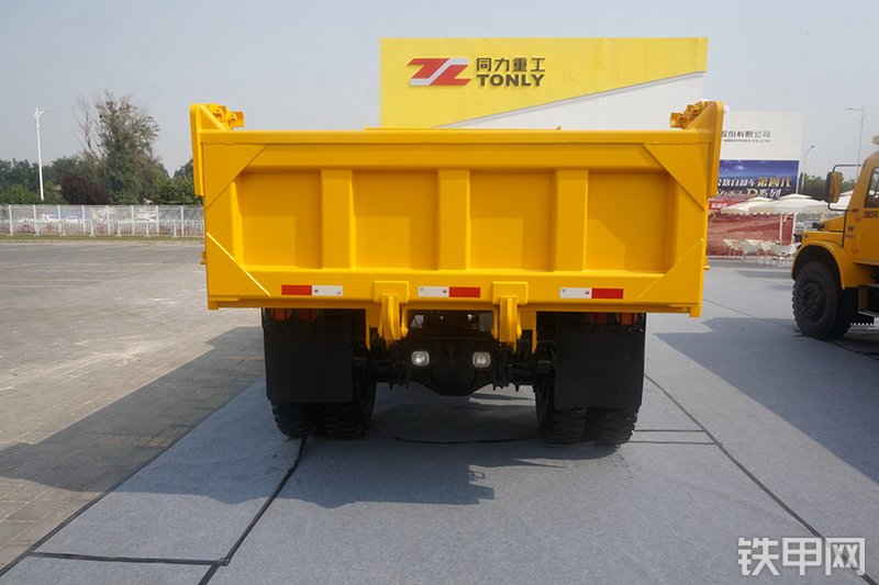 同力TLK190B非公路自卸车展会( )