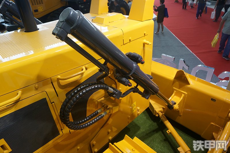 山推SD17推土机展会( )