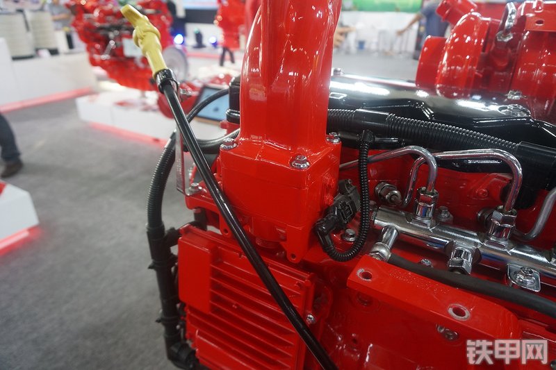 东风康明斯QSB6.7-C180发动机展会( )