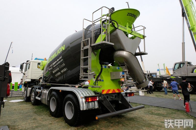 中联重科ZLJ5318GJBHE搅拌运输车展会( )