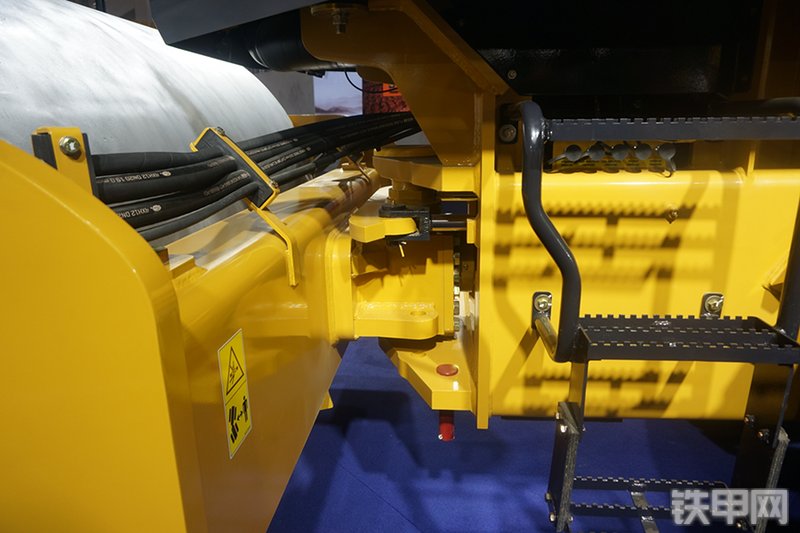 山工sem512压路机展会( )