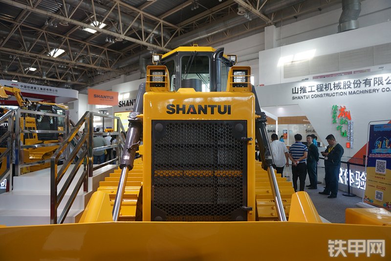 山推SD17推土机展会( )