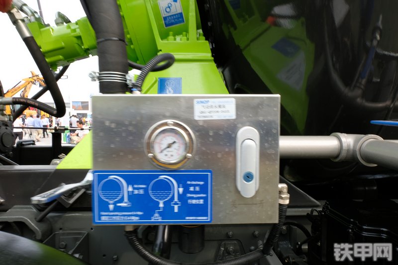 中联重科ZLJ5318GJBHE搅拌运输车展会( )