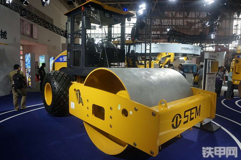 山工sem512压路机展会( )