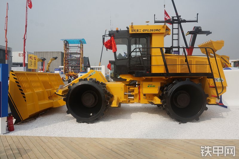 国机重工GYL263RC压路机展会( )