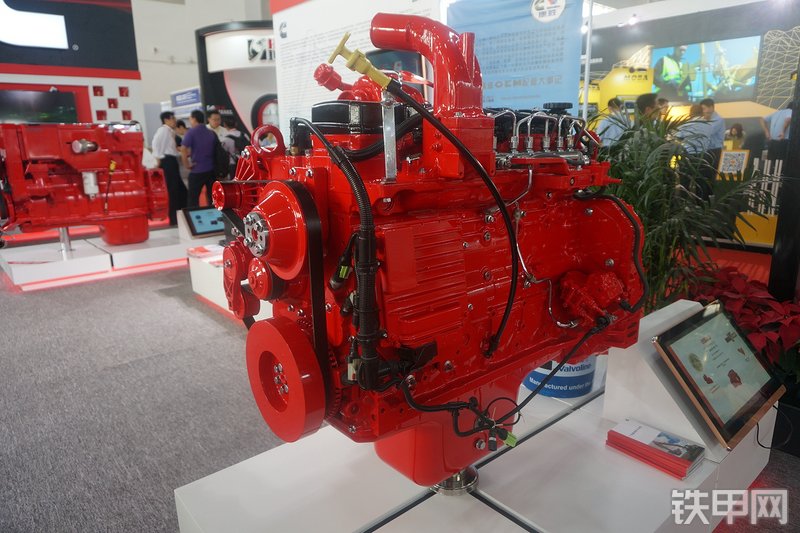东风康明斯QSB6.7-C260发动机展会( )