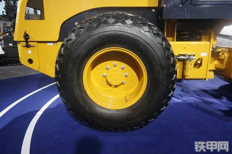 山工sem512压路机展会( )