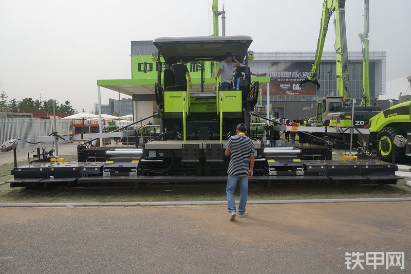 中联重科zp3880re沥青摊铺机展会( )