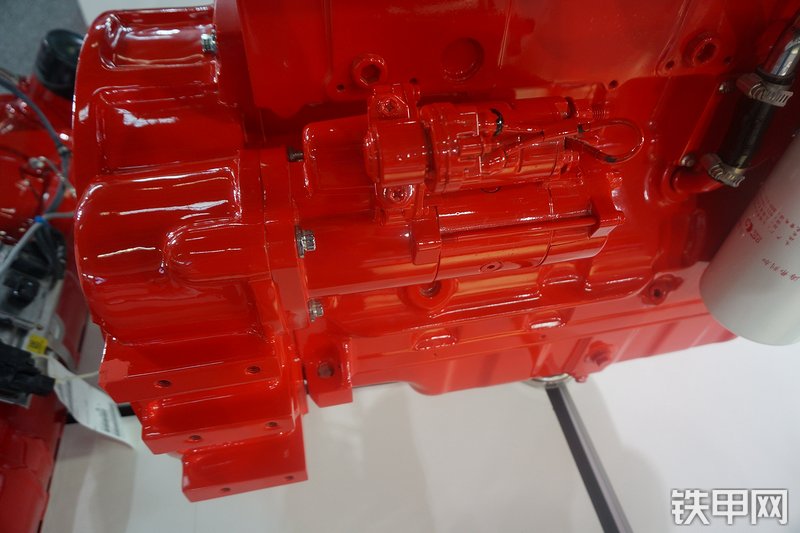 东风康明斯QSL8.9-C300发动机展会( )