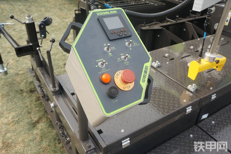 中联重科zp3880re沥青摊铺机展会( )