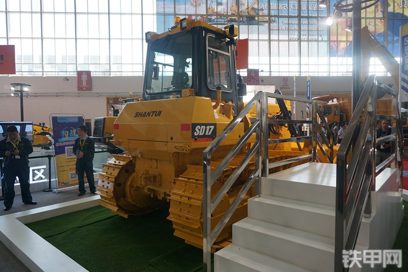 山推SD17推土机展会( )