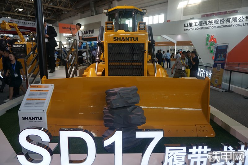 山推SD17推土机展会( )