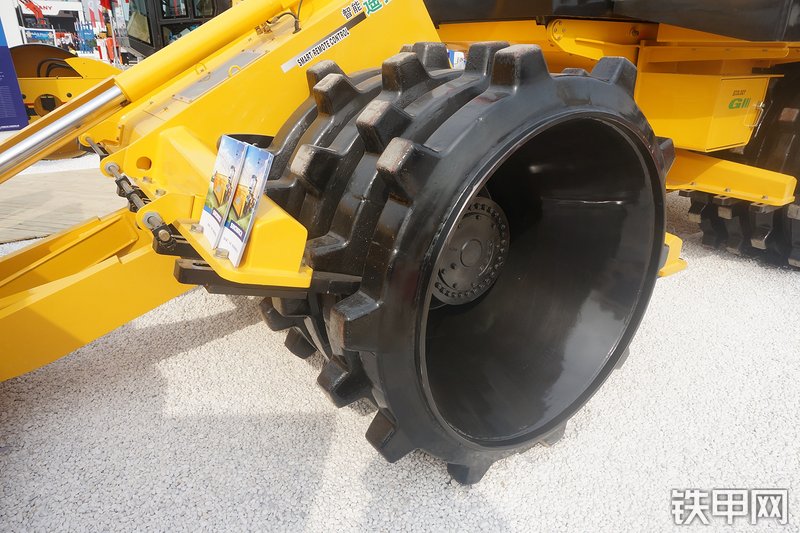 国机重工GYL263RC压路机展会( )