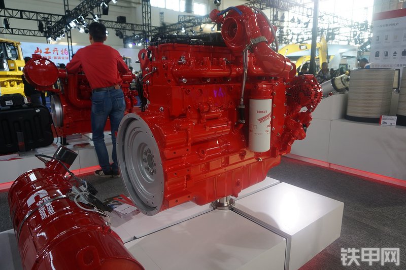 东风康明斯QSL8.9-C360发动机展会( )