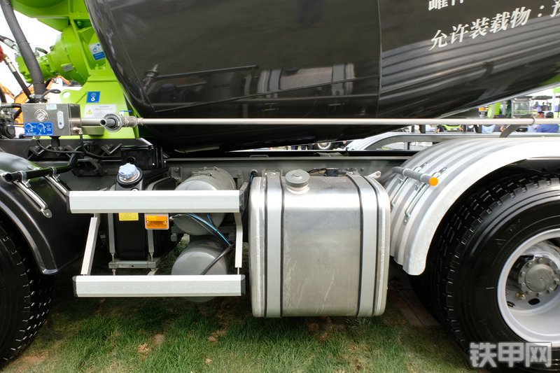 中联重科ZLJ5318GJBHE搅拌运输车展会( )