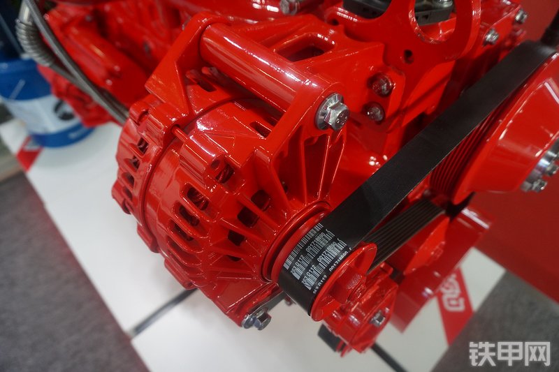 东风康明斯QSB6.7-C220发动机展会( )