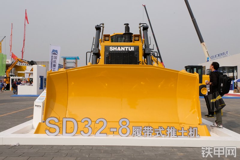 山推SD32-8推土机展会( )
