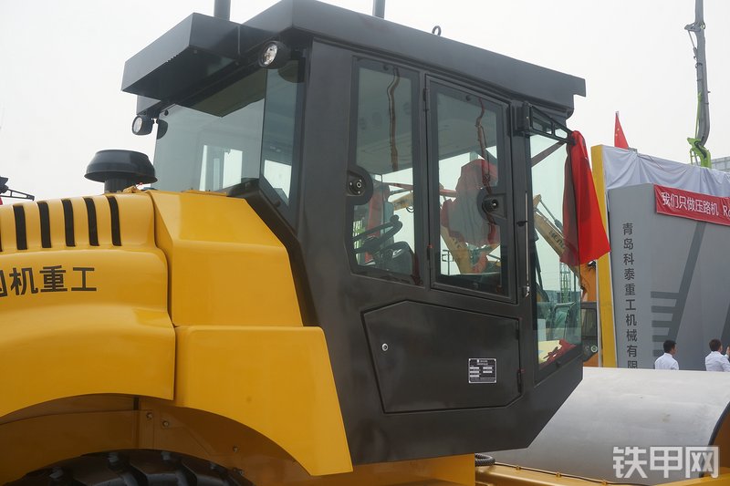 国机重工gys221压路机展会( )