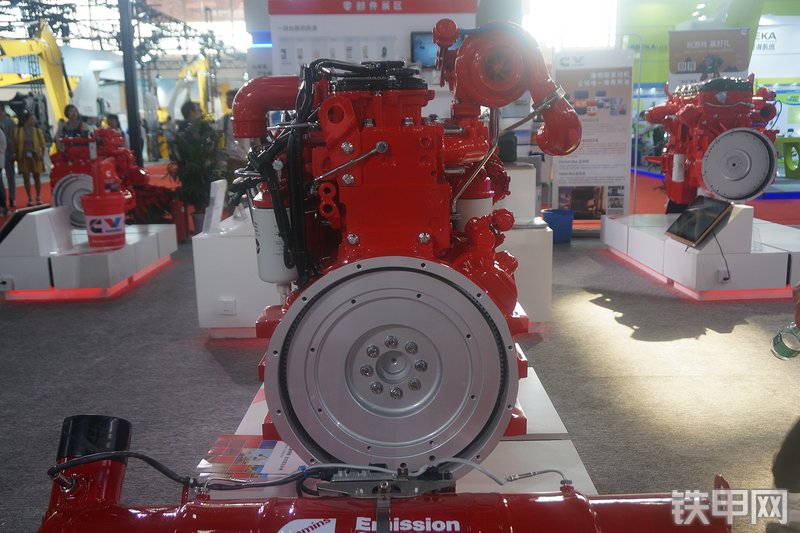 东风康明斯QSL8.9-C260发动机展会( )