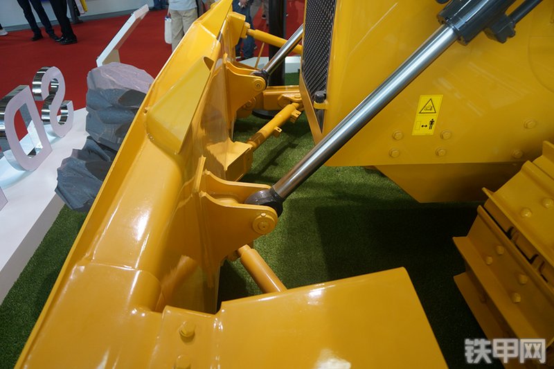 山推SD17推土机展会( )