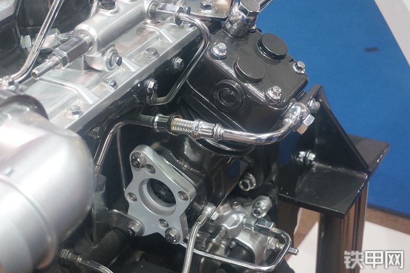 上柴SC4H110.1发动机展会( )
