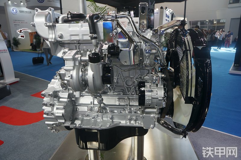 五十铃4HK1X发动机整机外观