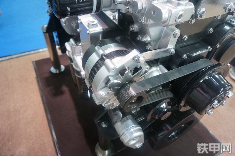 上柴SC9DF320发动机展会( )