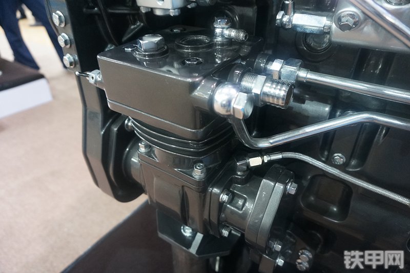 上柴SC9D280发动机展会( )