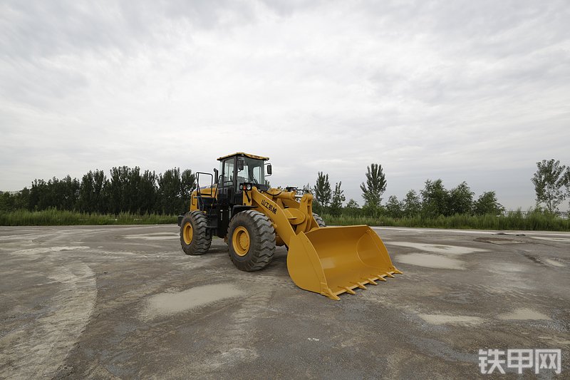 山工SEM655D 加长臂装载机整机外观