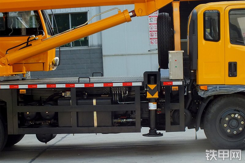 森源重工森源重工10吨东风底盘起重机起重机局部