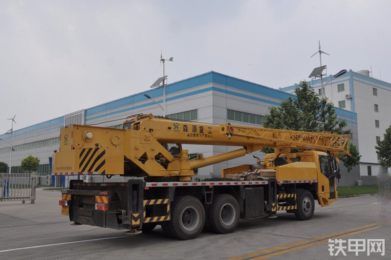 森源重工森源重工16吨东风底盘起重机起重机整机外观