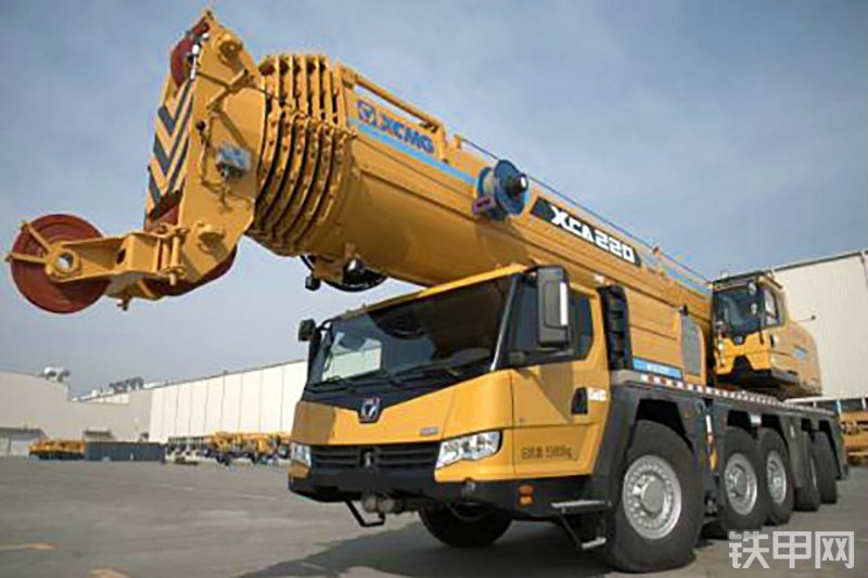 徐工XCA220起重机整机外观