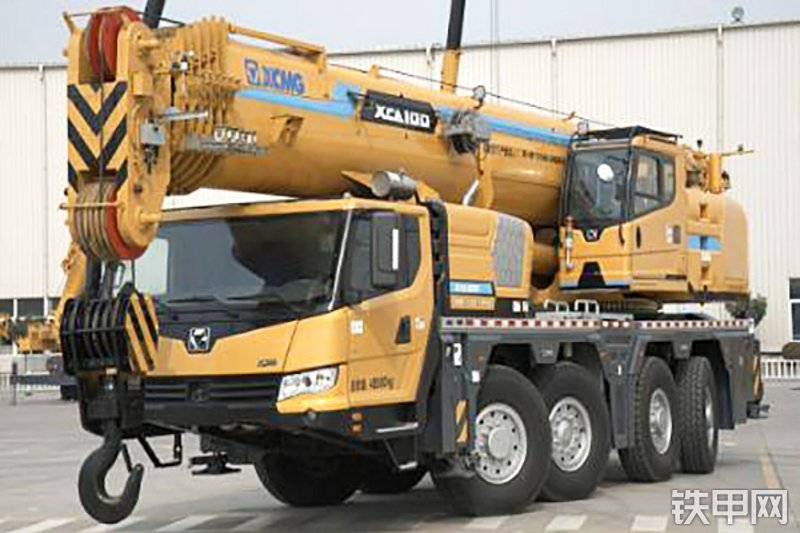 徐工XCA100起重机整机外观