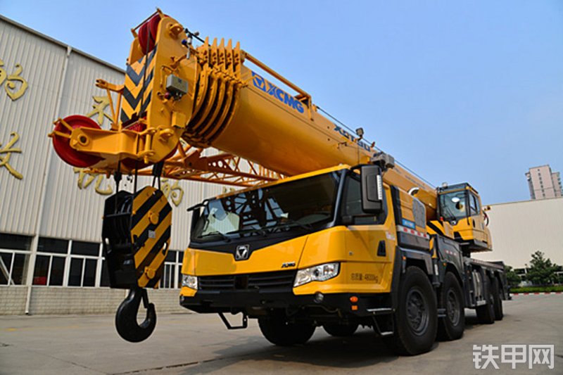 徐工XCT90起重机整机外观