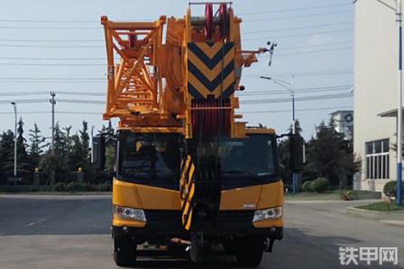 徐工XCT90起重机整机外观