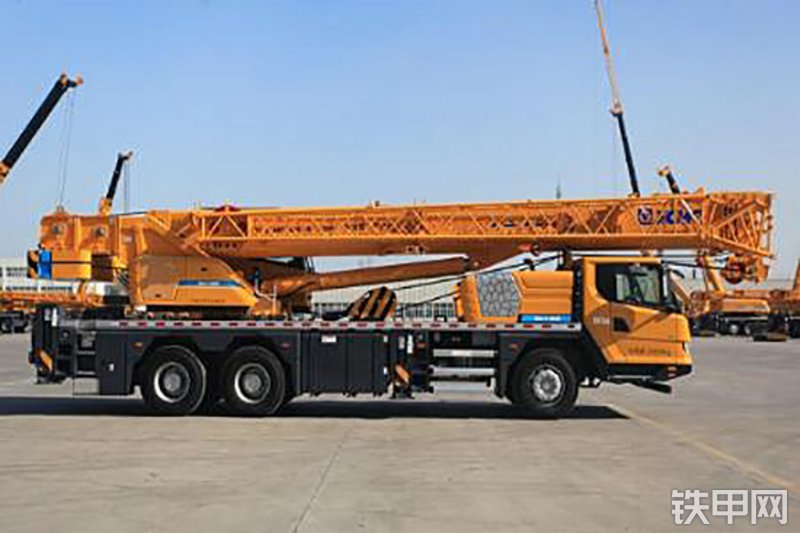 徐工XCT35起重机整机外观