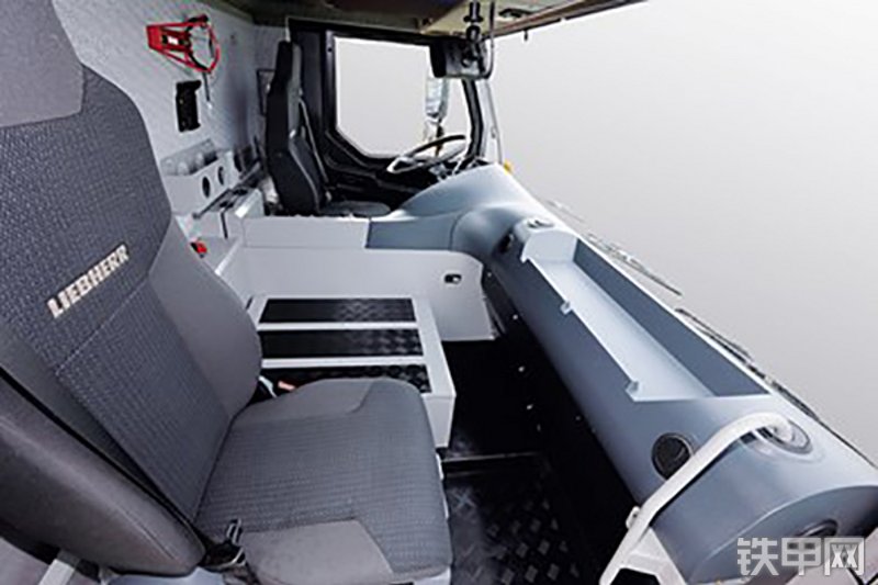 利勃海尔LTM1750-9.1起重机局部