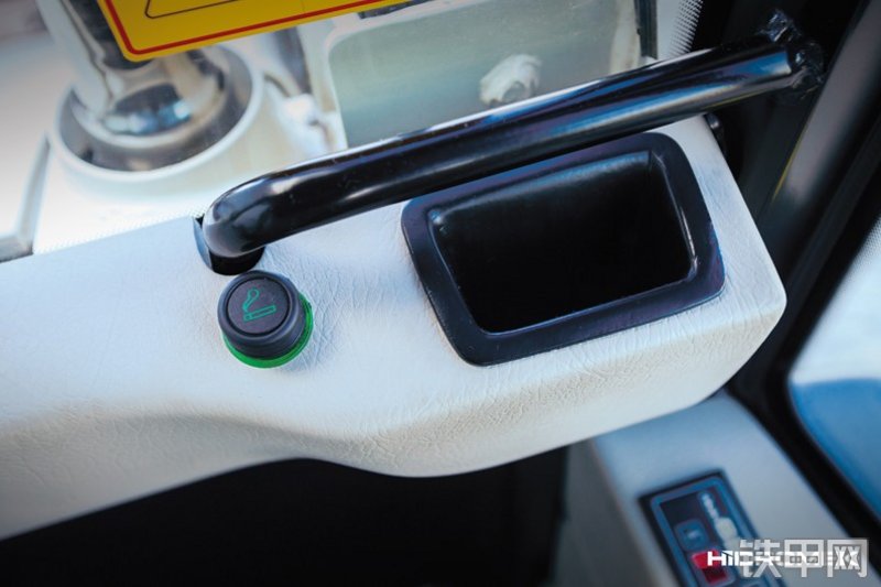 海德堡莱HMK62SS 挖掘装载机局部