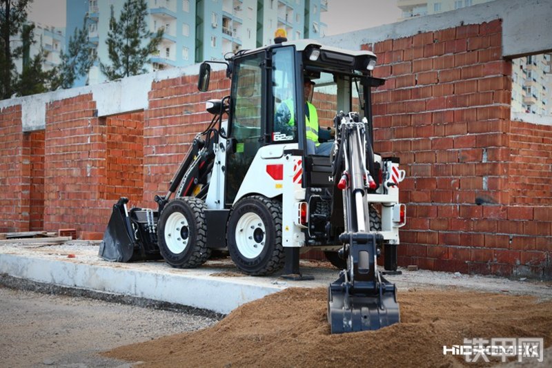 海德堡莱HMK62SS 挖掘装载机整机外观