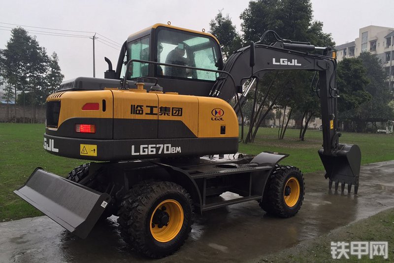 临工金利LG670BM挖掘机整机外观