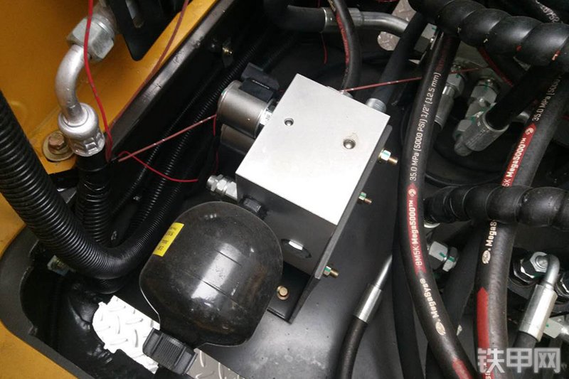 临工金利LG670BM挖掘机局部