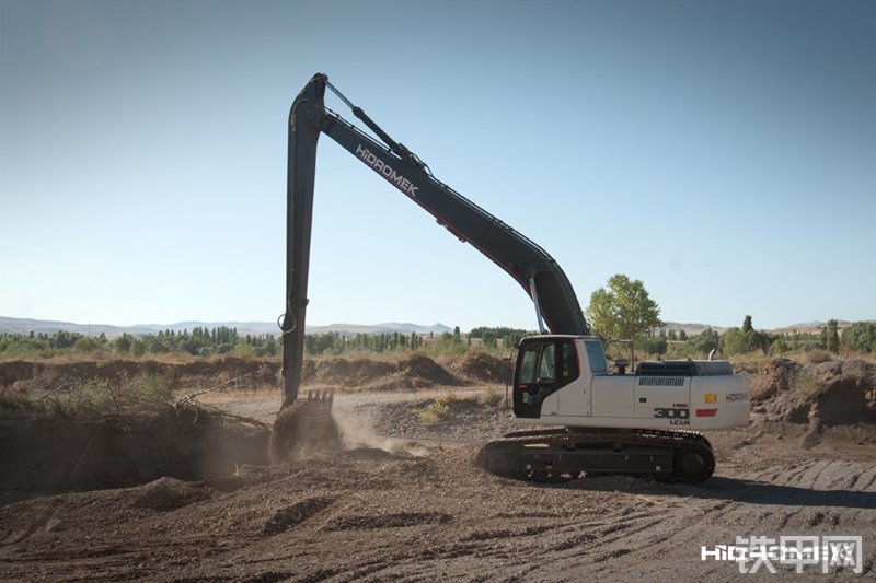 海德堡莱HMK 300 LC LR 挖掘机整机外观