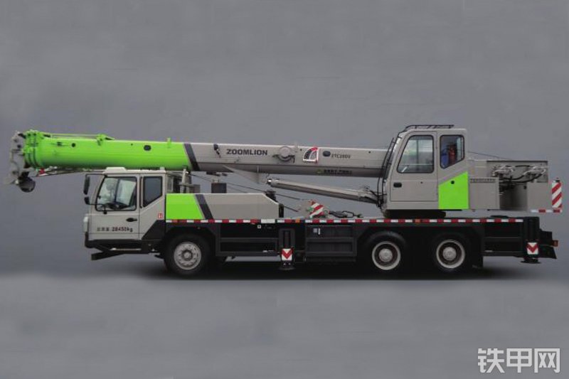 中联重科ZTC200V汽车起重机