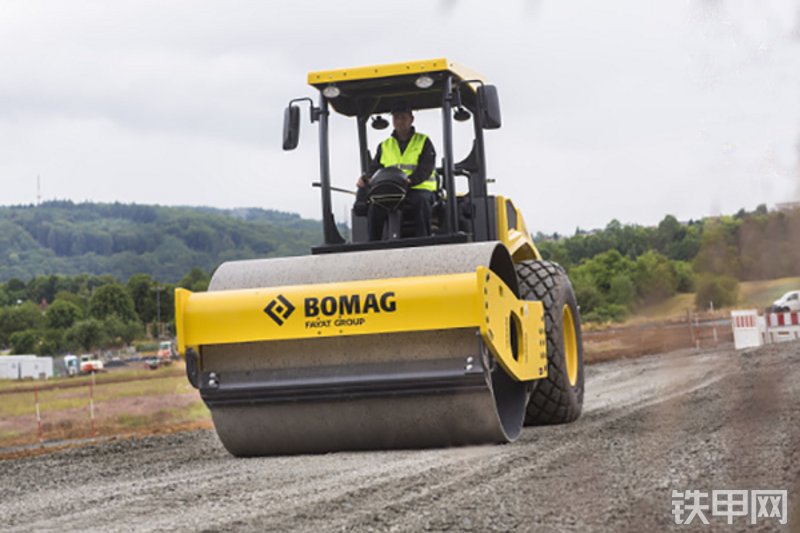 宝马格BW211DH-5压路机整机外观