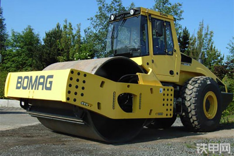 宝马格BW226DH-4压路机整机外观