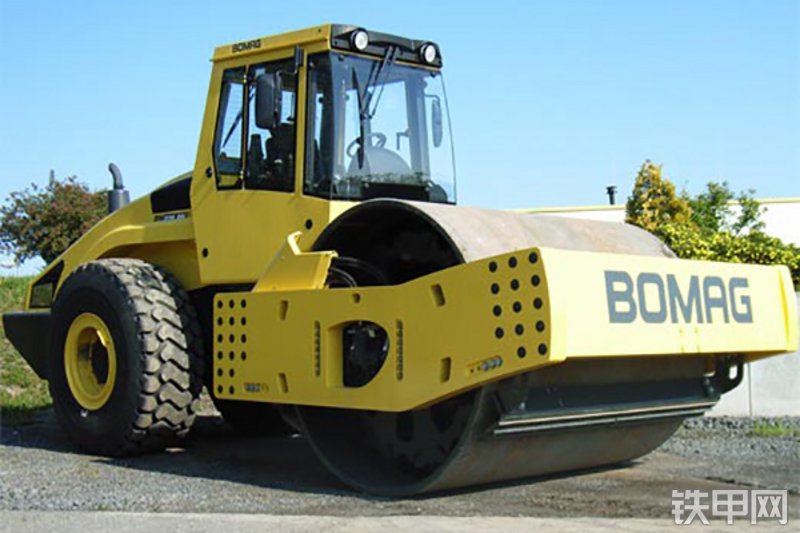 宝马格BW226DH-4压路机整机外观