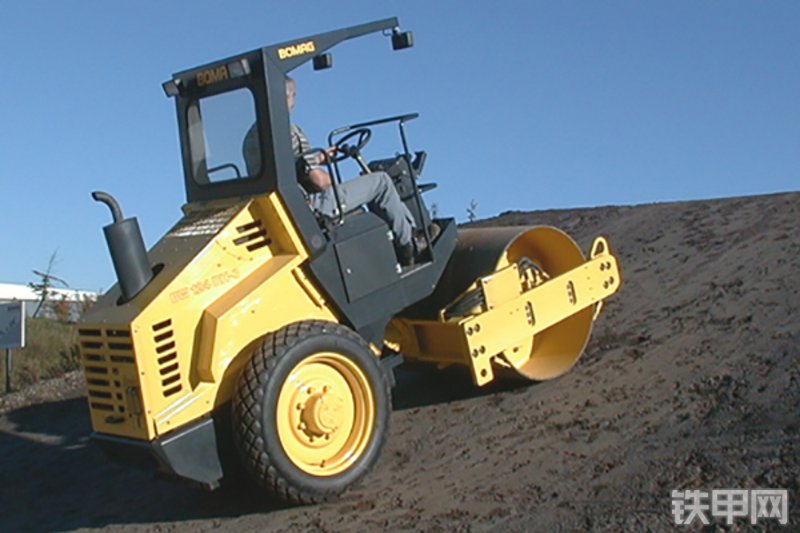 宝马格BW124DH压路机整机外观