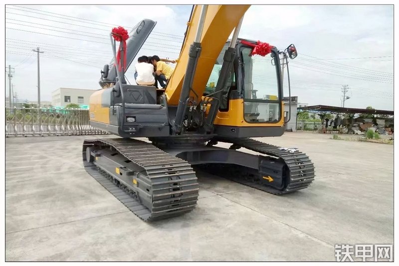 徐工XE200DA挖掘机整机外观