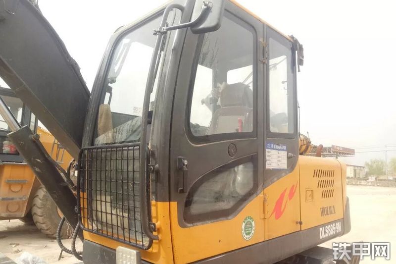 沃尔华DLS885-9M挖掘机局部
